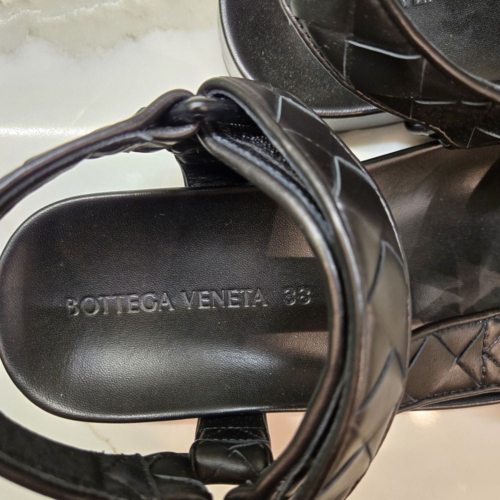 NEW Bottega Veneta Women's Black Intrecciato Trip Sandals - Picture 13 of 14